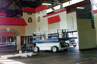 Scissor lift in mercado during painting