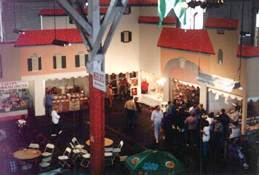 Mercado set during the show, from above.